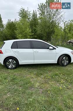 Хэтчбек Volkswagen e-Golf 2015 в 