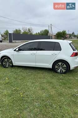 Хэтчбек Volkswagen e-Golf 2015 в 