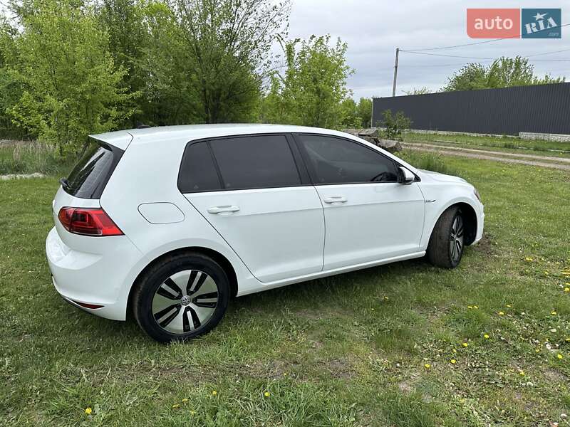 Хэтчбек Volkswagen e-Golf 2015 в Лубнах
