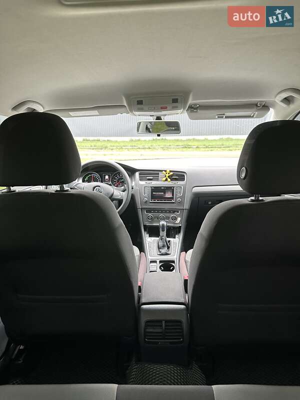 Хэтчбек Volkswagen e-Golf 2015 в Лубнах