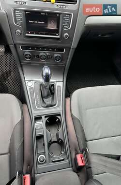Хэтчбек Volkswagen e-Golf 2015 в 