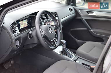 Хетчбек Volkswagen e-Golf 2018 в 