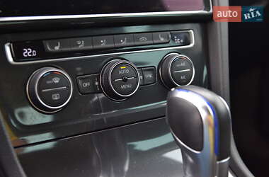 Хетчбек Volkswagen e-Golf 2018 в 