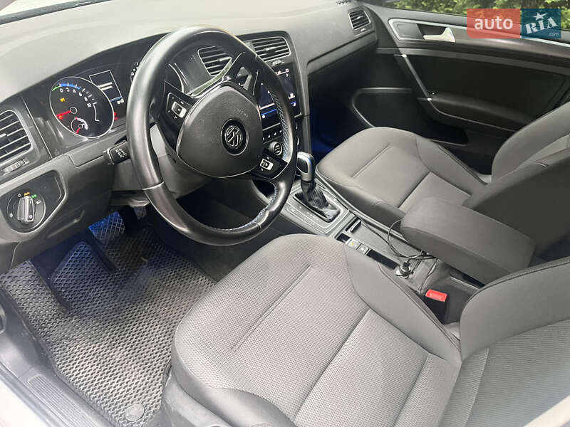 Хетчбек Volkswagen e-Golf 2020 в Хмельницькому фото 10 Хетчбек Volkswagen e-Golf 2020 в Хмельницькому