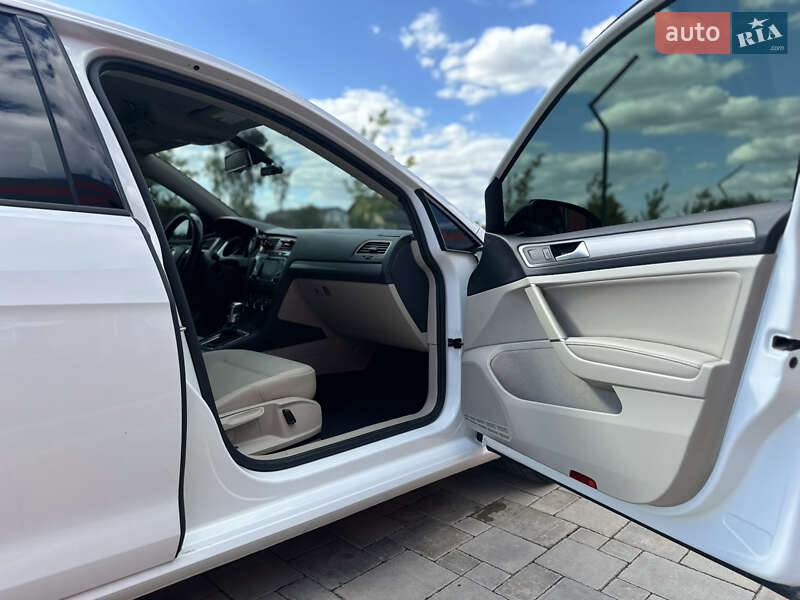 Хетчбек Volkswagen e-Golf 2014 в Рівному