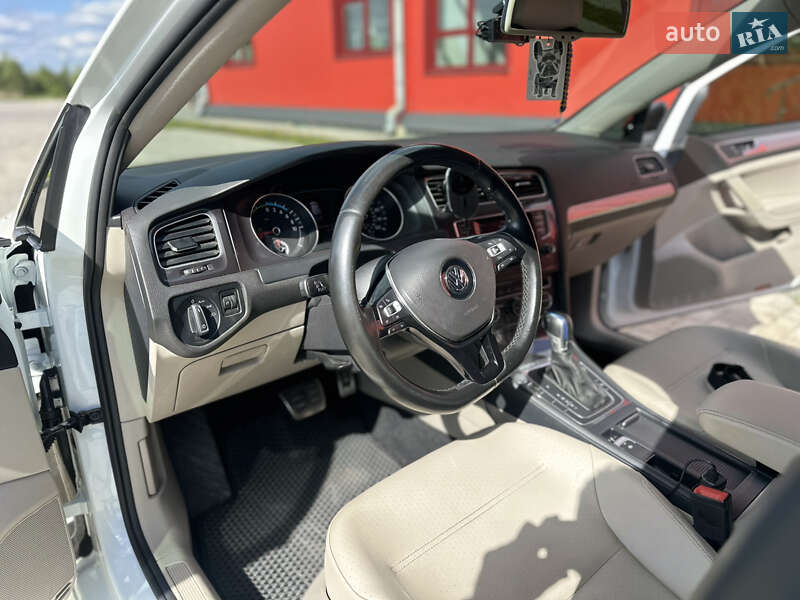 Хетчбек Volkswagen e-Golf 2014 в Рівному