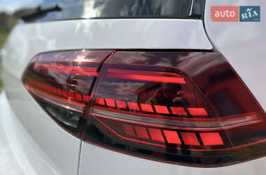 Хетчбек Volkswagen e-Golf 2014 в 