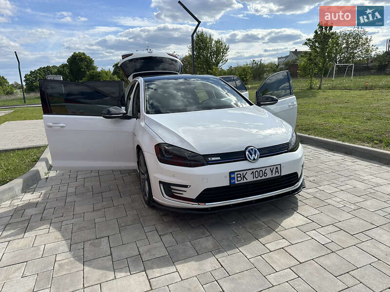 Хетчбек Volkswagen e-Golf 2014 в Рівному