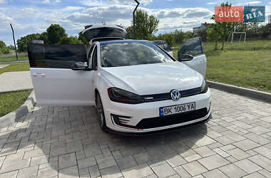 Хетчбек Volkswagen e-Golf 2014 в 