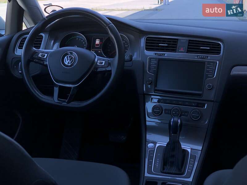 Хэтчбек Volkswagen e-Golf 2014 в Хмельницком