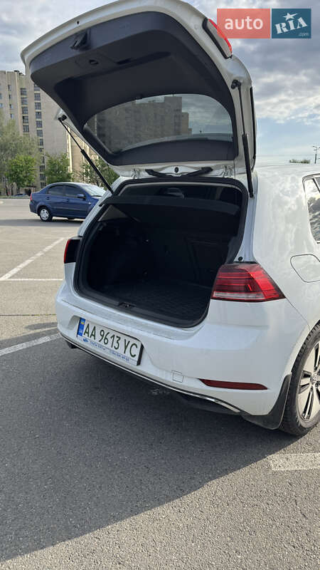 Хэтчбек Volkswagen e-Golf 2017 в Киеве