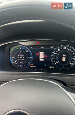 Хетчбек Volkswagen e-Golf 2017 в 