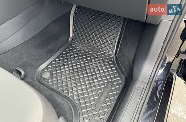 Хетчбек Volkswagen e-Golf 2015 в 