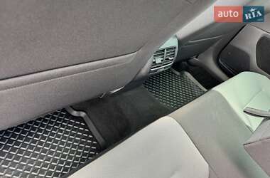 Хетчбек Volkswagen e-Golf 2015 в 