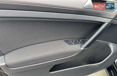 Хетчбек Volkswagen e-Golf 2015 в 