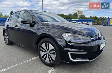 Хетчбек Volkswagen e-Golf 2015 в 