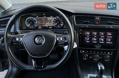 Хетчбек Volkswagen e-Golf 2019 в 