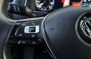 Хетчбек Volkswagen e-Golf 2019 в 