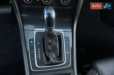 Хетчбек Volkswagen e-Golf 2019 в 