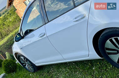 Хетчбек Volkswagen e-Golf 2016 в 