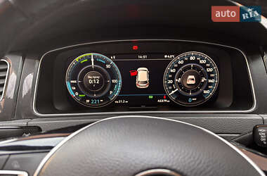 Хетчбек Volkswagen e-Golf 2018 в 