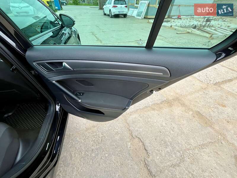 Хэтчбек Volkswagen e-Golf 2018 в Львове фото 38 Хэтчбек Volkswagen e-Golf 2018 в Львове