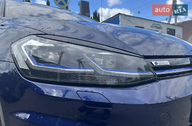 Хэтчбек Volkswagen e-Golf 2017 в 