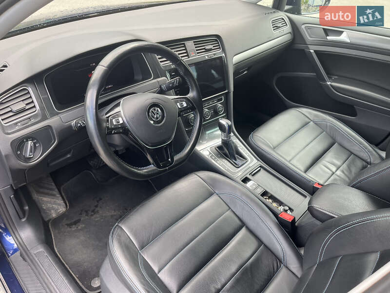 Хетчбек Volkswagen e-Golf 2017 в Києві