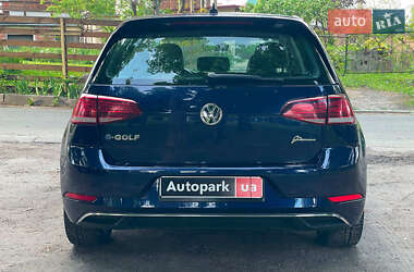 Хэтчбек Volkswagen e-Golf 2017 в 