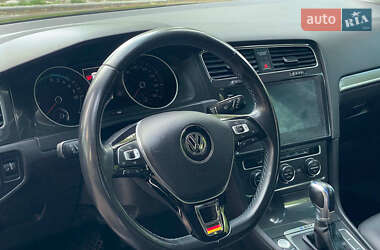 Хэтчбек Volkswagen e-Golf 2017 в 
