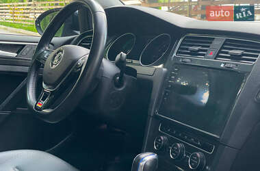 Хэтчбек Volkswagen e-Golf 2017 в 