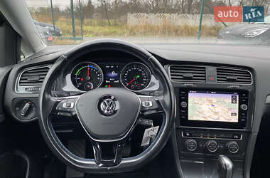 Хэтчбек Volkswagen e-Golf 2020 в 