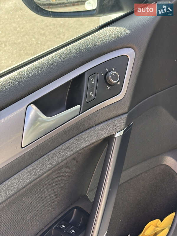 Хэтчбек Volkswagen e-Golf 2014 в Киеве фото 15 Хэтчбек Volkswagen e-Golf 2014 в Киеве