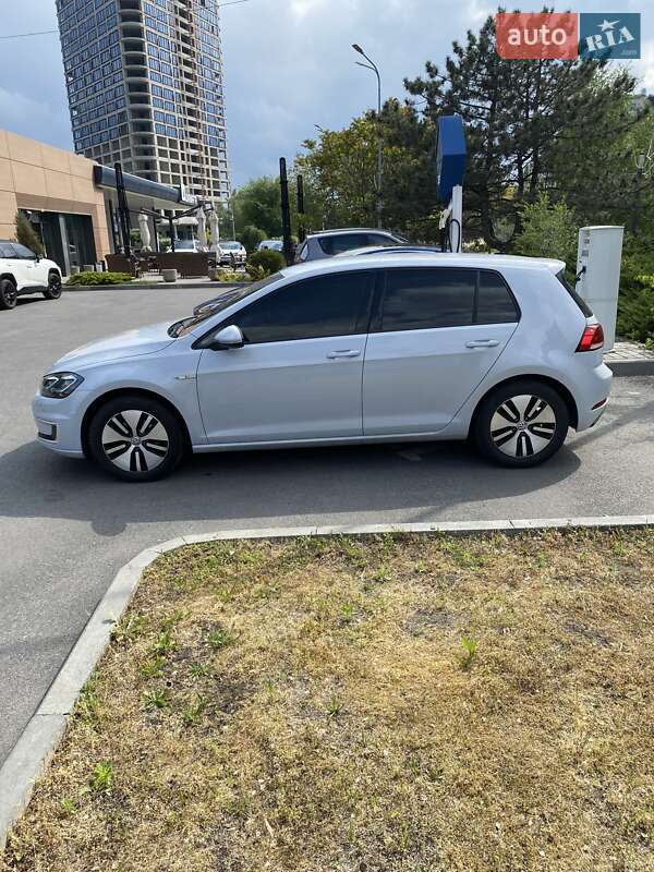 Хетчбек Volkswagen e-Golf 2018 в Дніпрі