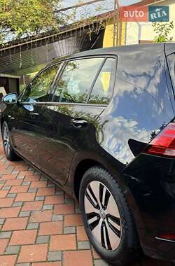 Хэтчбек Volkswagen e-Golf 2017 в 
