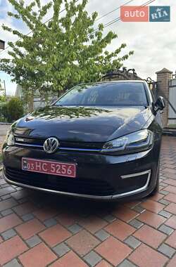 Хэтчбек Volkswagen e-Golf 2017 в 