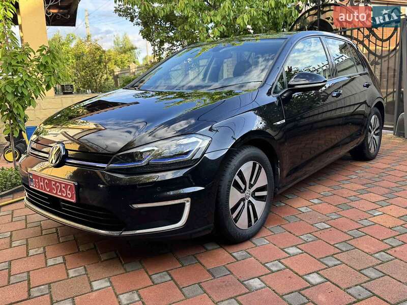 Хэтчбек Volkswagen e-Golf 2017 в 