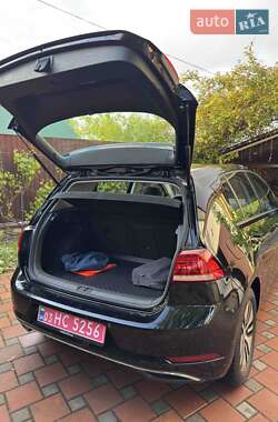 Хэтчбек Volkswagen e-Golf 2017 в 