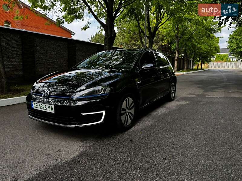Volkswagen e-Golf 2015