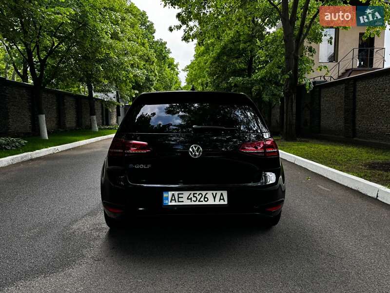 Хетчбек Volkswagen e-Golf 2015 в Дніпрі