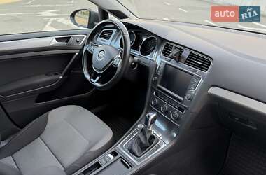 Хэтчбек Volkswagen e-Golf 2014 в 