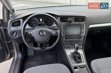 Хэтчбек Volkswagen e-Golf 2014 в 