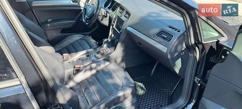 Хетчбек Volkswagen e-Golf 2016 в Житомирі