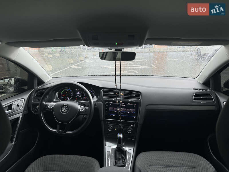 Хэтчбек Volkswagen e-Golf 2019 в Львове