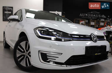 Хэтчбек Volkswagen e-Golf 2018 в 