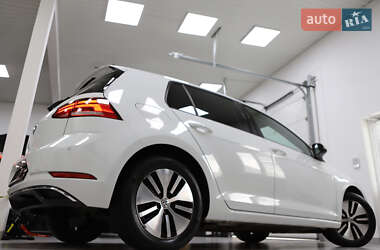 Хэтчбек Volkswagen e-Golf 2018 в 