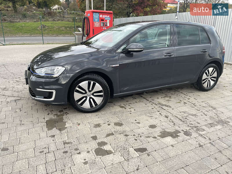 Хэтчбек Volkswagen e-Golf 2016 в 