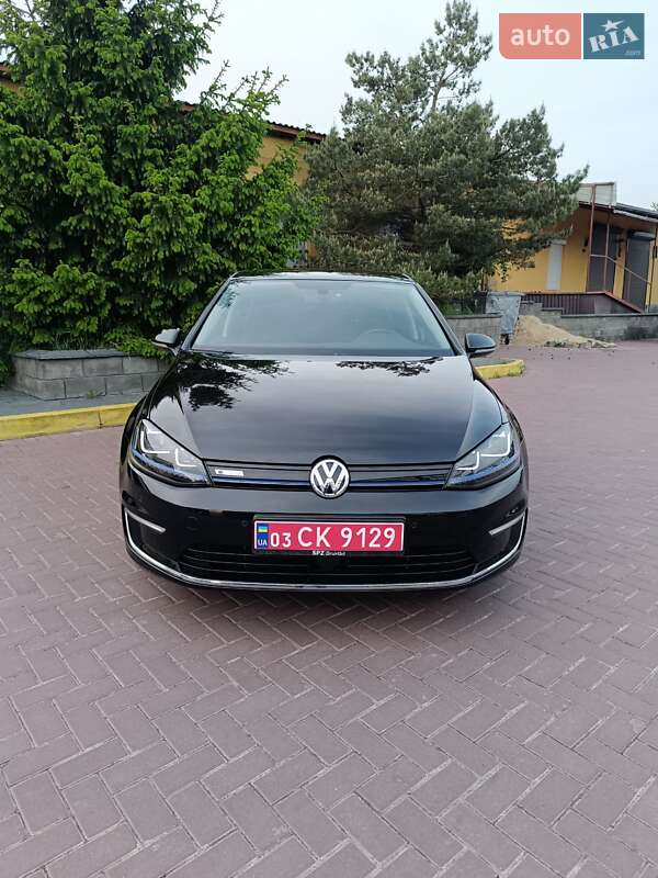 Хетчбек Volkswagen e-Golf 2015 в  фото Хетчбек Volkswagen e-Golf 2015 в