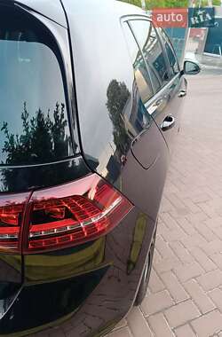 Хетчбек Volkswagen e-Golf 2015 в  фото 28 Хетчбек Volkswagen e-Golf 2015 в