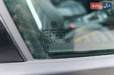 Хетчбек Volkswagen e-Golf 2015 в  фото 55 Хетчбек Volkswagen e-Golf 2015 в